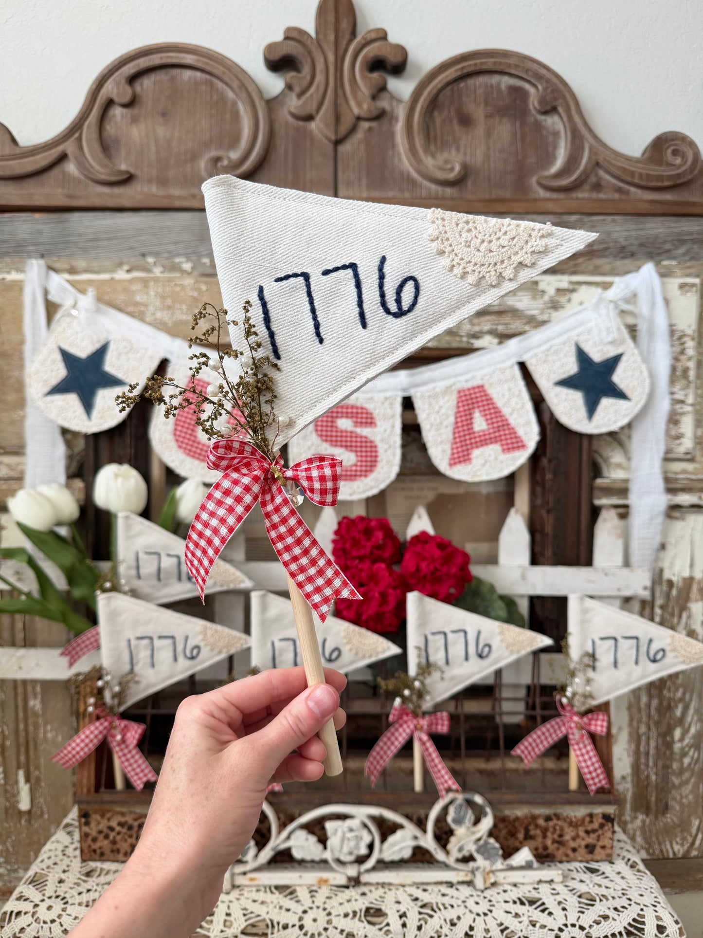 1776 Pennant Vase Filler
