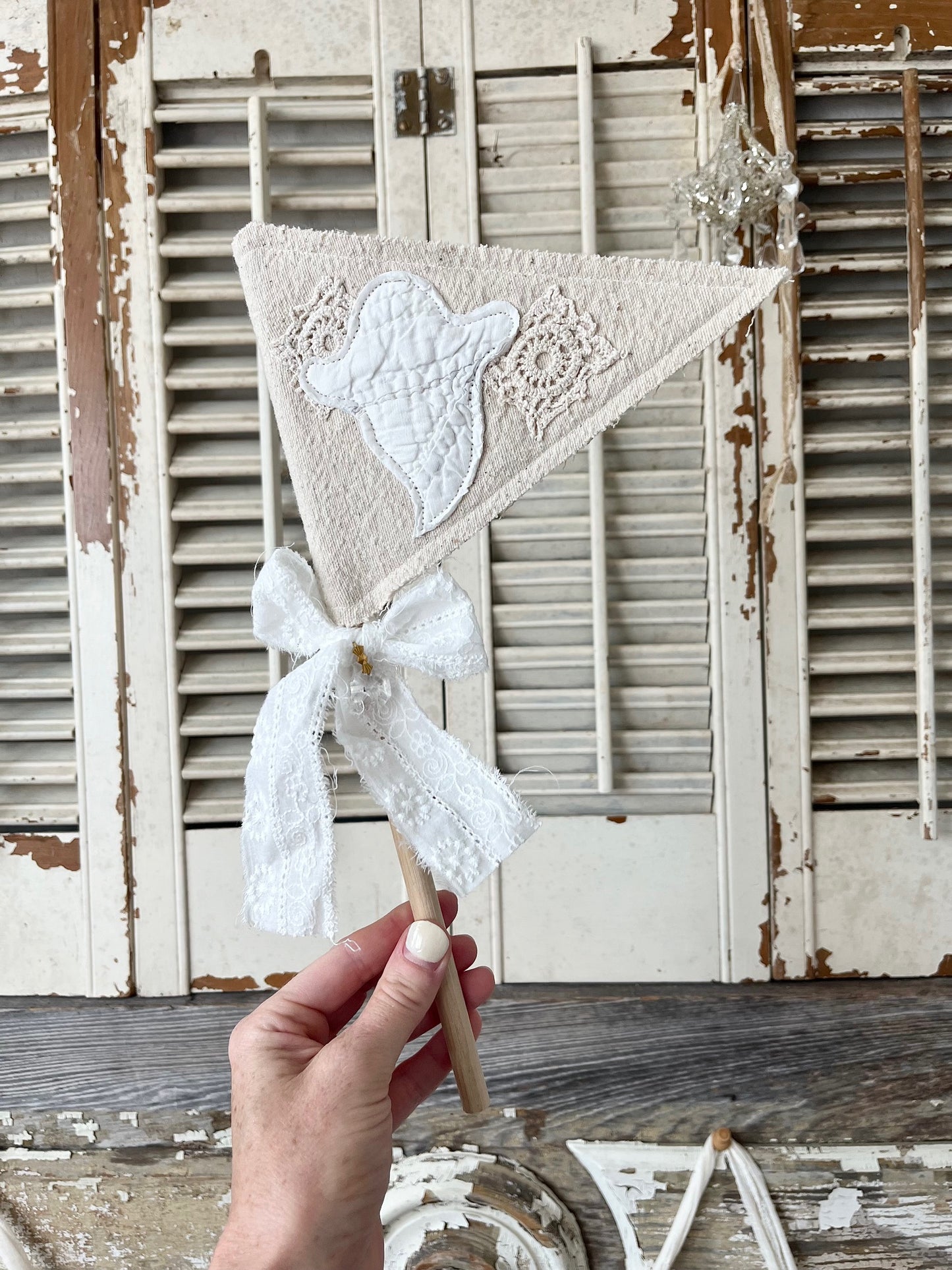 Ghost Pennant