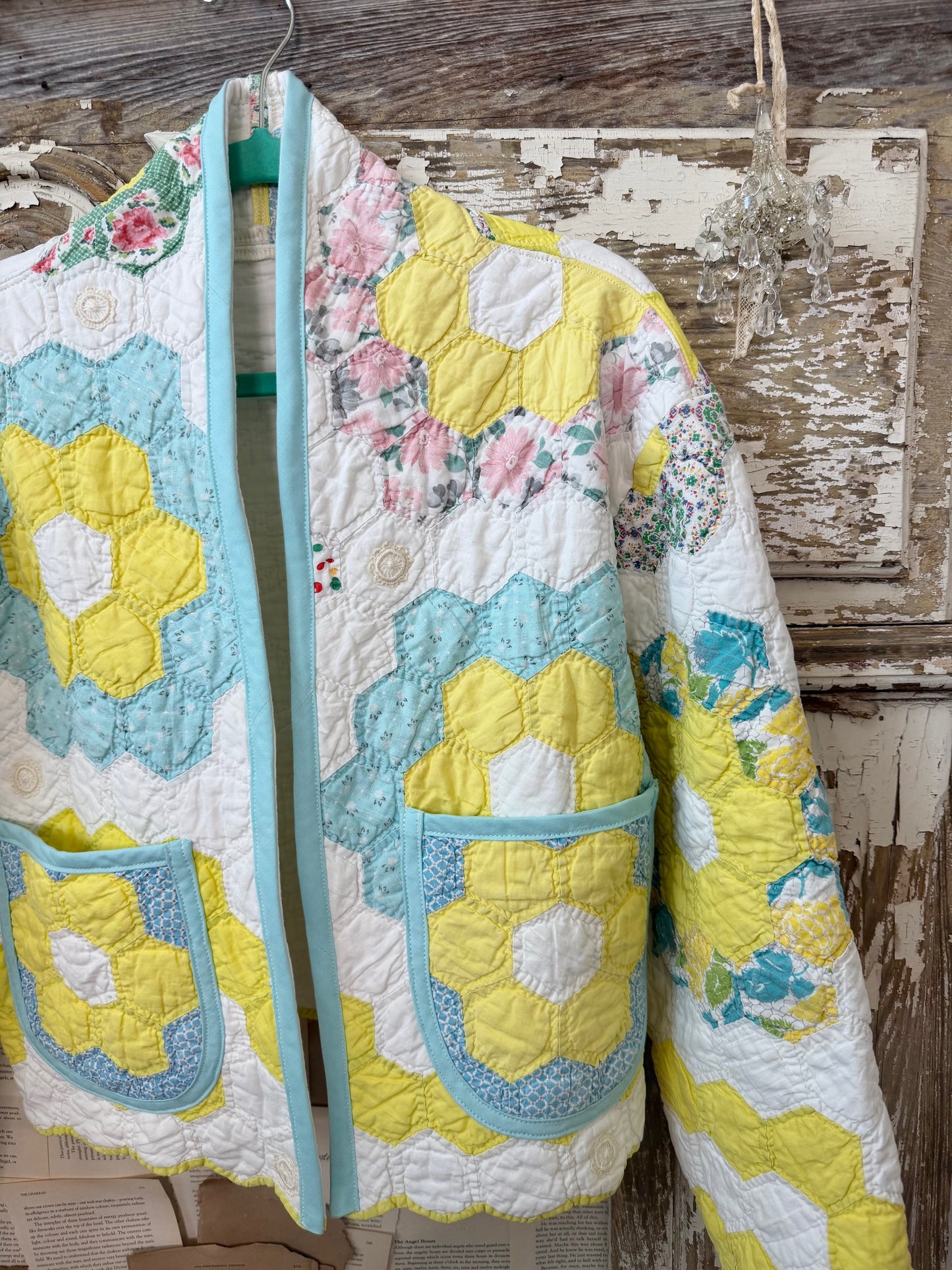 Buttercup Garden Quilt Jacket - Size Small: Oversized Style Fit